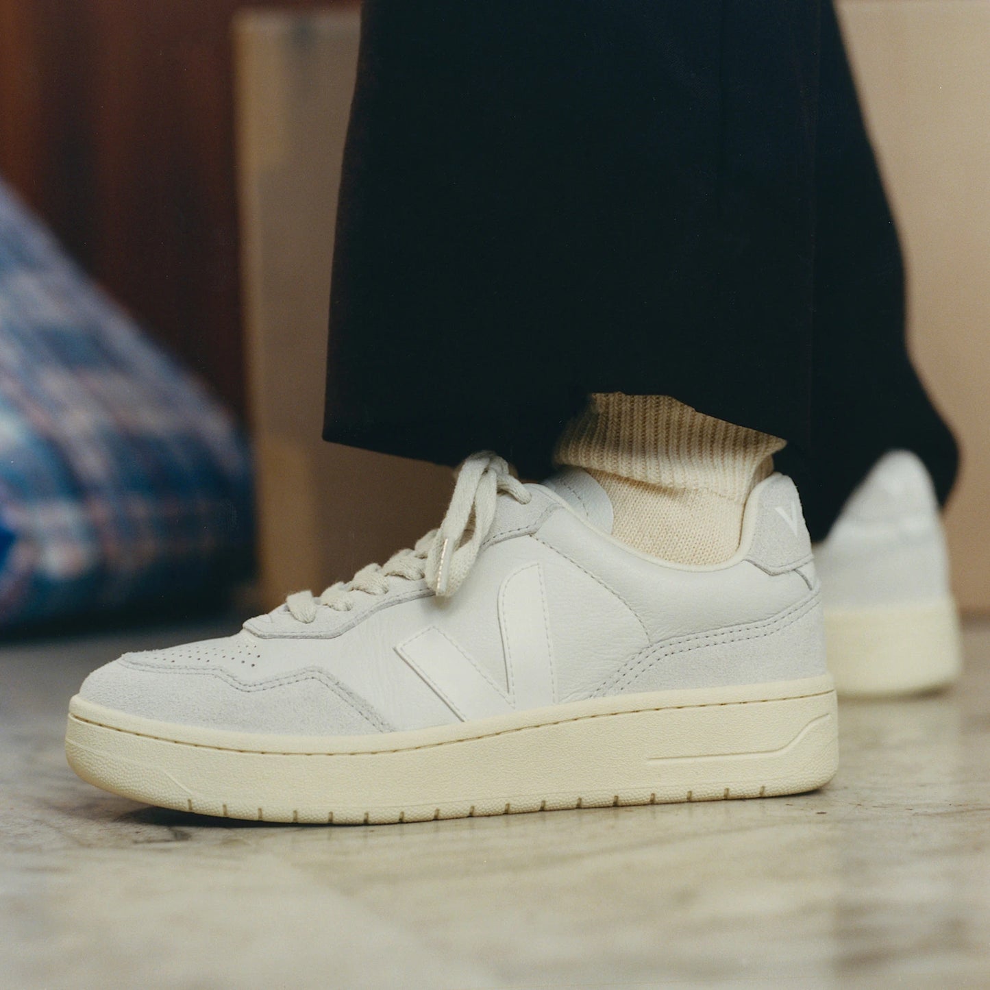 V-90 Leather Gravel White
